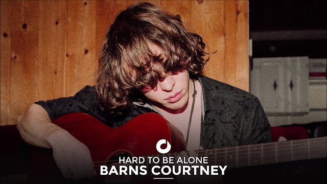 Barns Courtney lança seu novo EP junto com vídeo de Hard to Be Alone