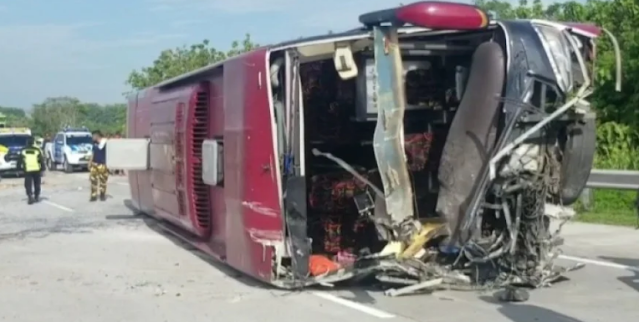 Kecelakaan Bus di Tol Ngawi