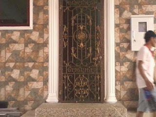 pintu rumah besi