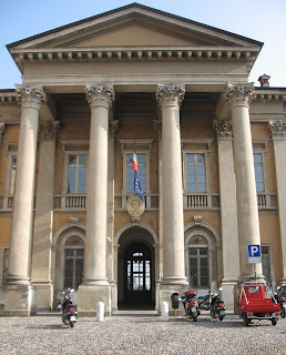 The neoclassical facade of the Liceo Classico Paolo Sarpi in the Città Alta