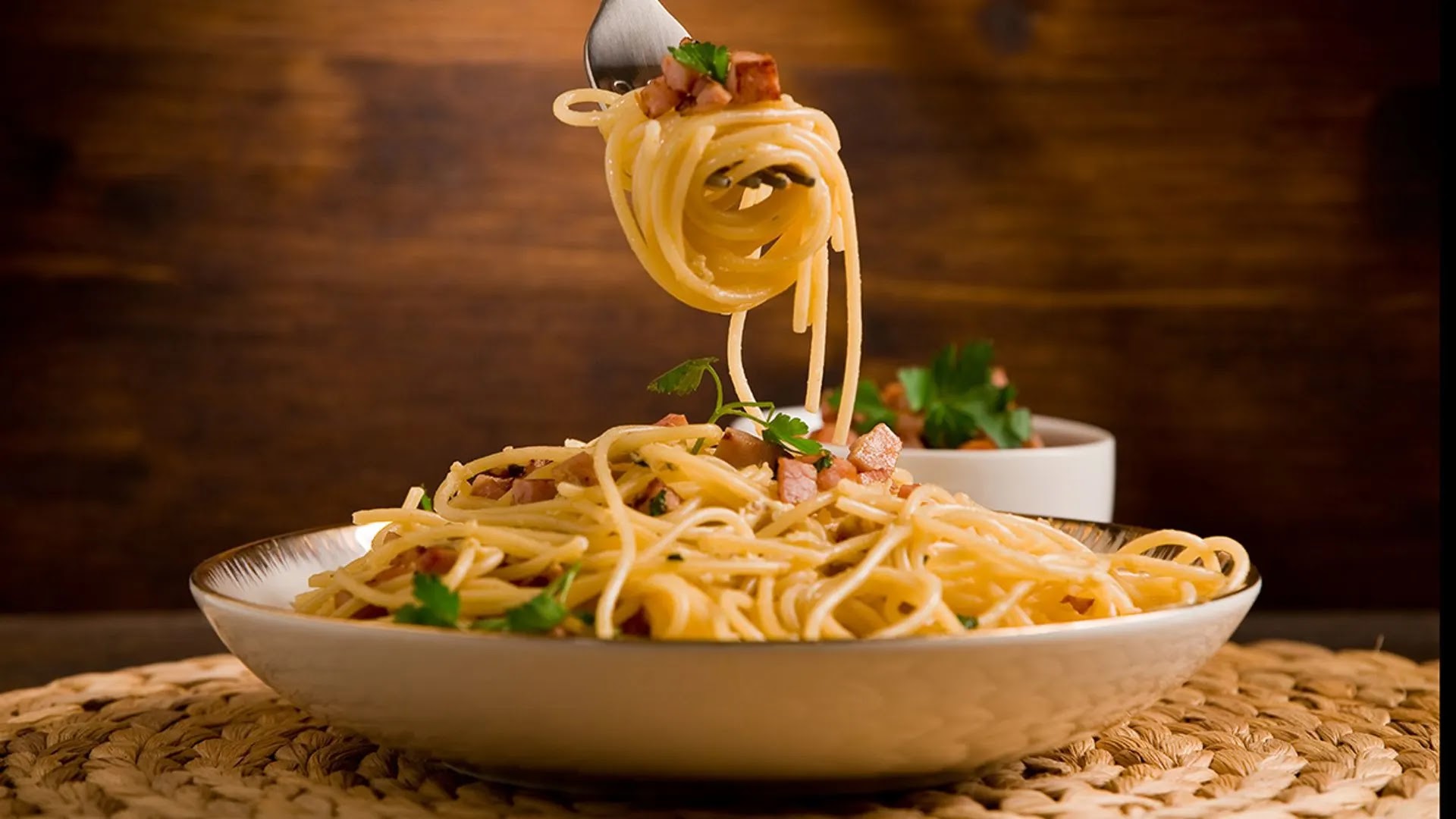 The Graceful Art of Dining: Mastering Spaghetti Etiquette in Italian Cuisine Spaghetti may be the quintessential symbol of Italian cuisine, but it's also notorious for its challenging etiquette. Dining on spaghetti can often lead to social dilemmas, particularly on dates or at formal events where the risk of a culinary faux pas is magnified. Yet, the pleasures of this beloved Italian staple should not be marred by the fear of messiness. Let's unravel the sophisticated art of eating spaghetti with poise and elegance.