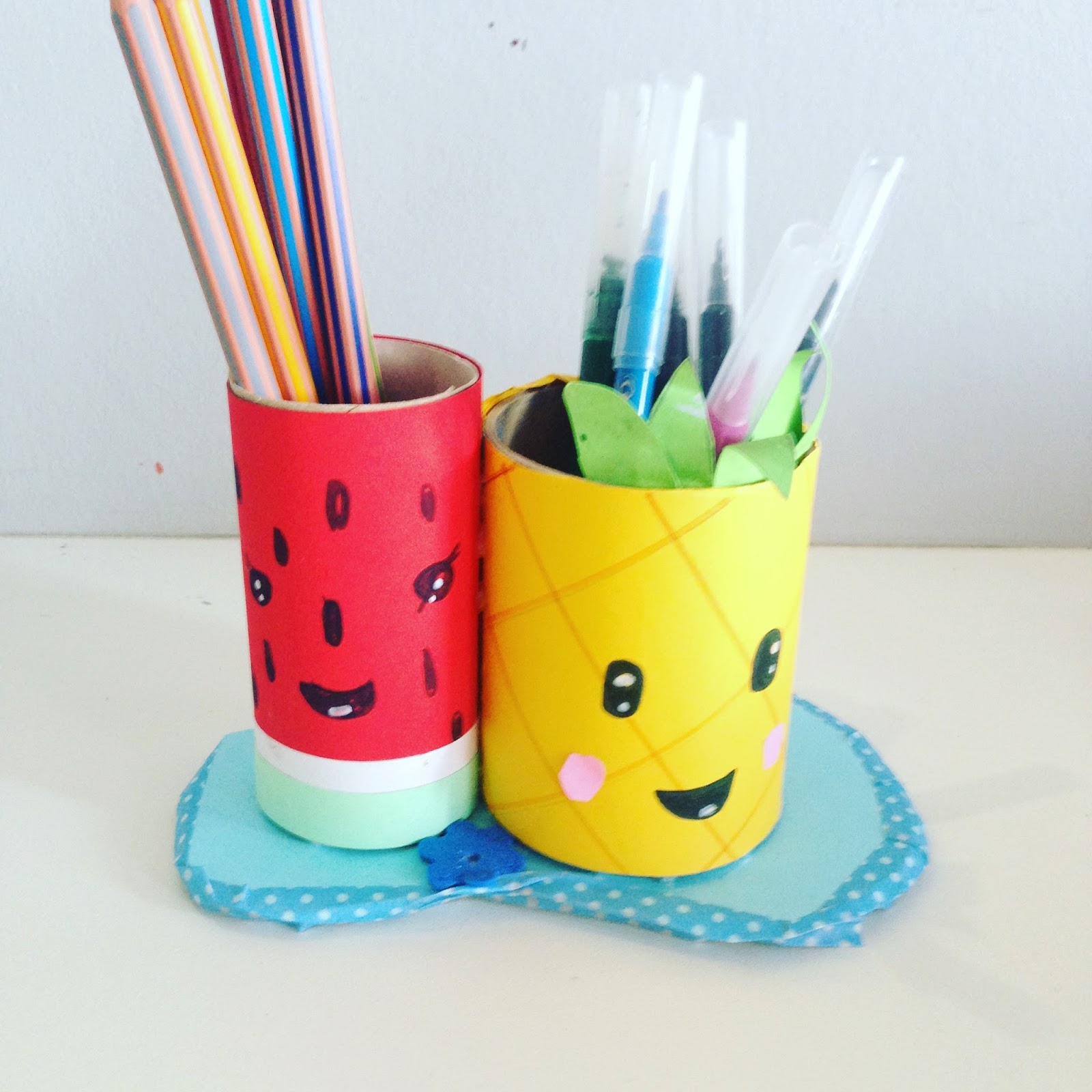 Recycler des bouteilles en plastique en pot à crayons !