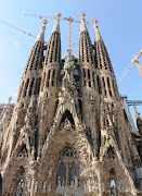 . Roman Catholic Church displaying his personal interpretation of Gothic . (la sagrada familia )