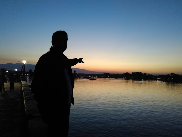 sunset in dal lake