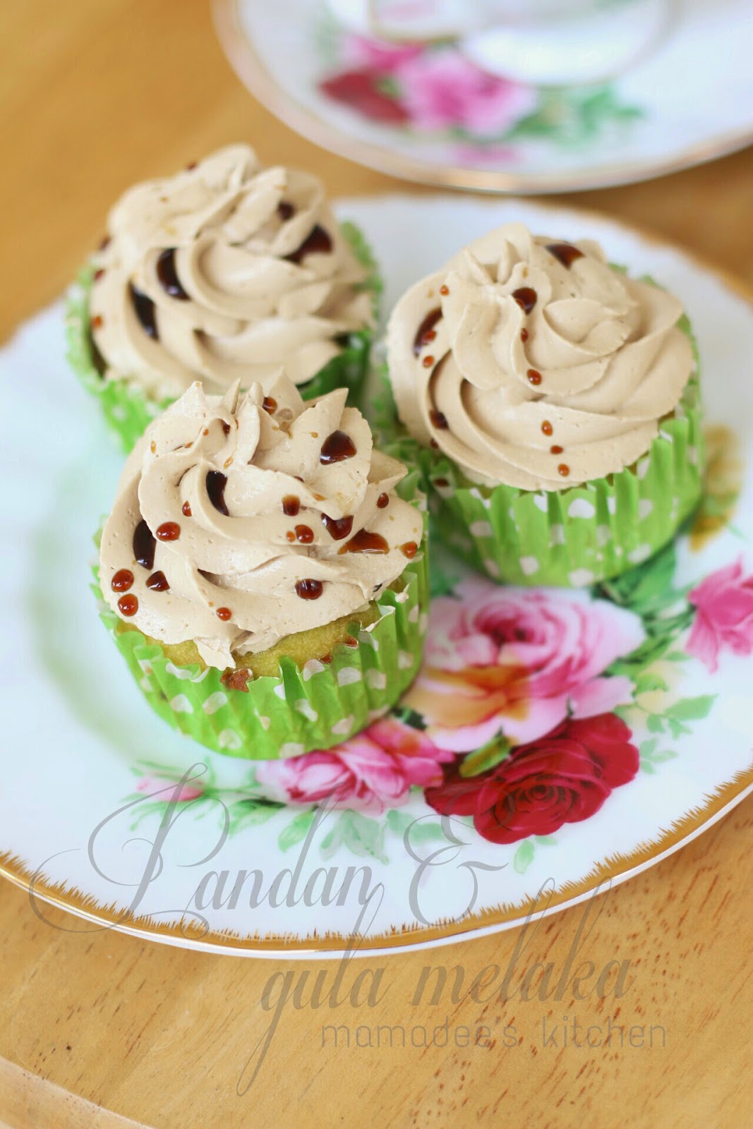 Mamadee's kitchen: PANDAN CUPCAKE WITH GULA MELAKA FROSTING