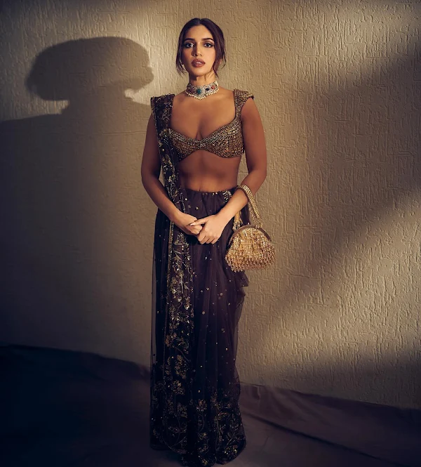 bhumi pednekar cleavage saree hot indian actress