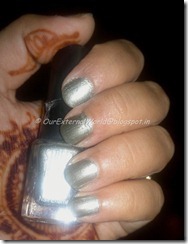 Stree-Wear-Glazed-Green-swatch-with-flash
