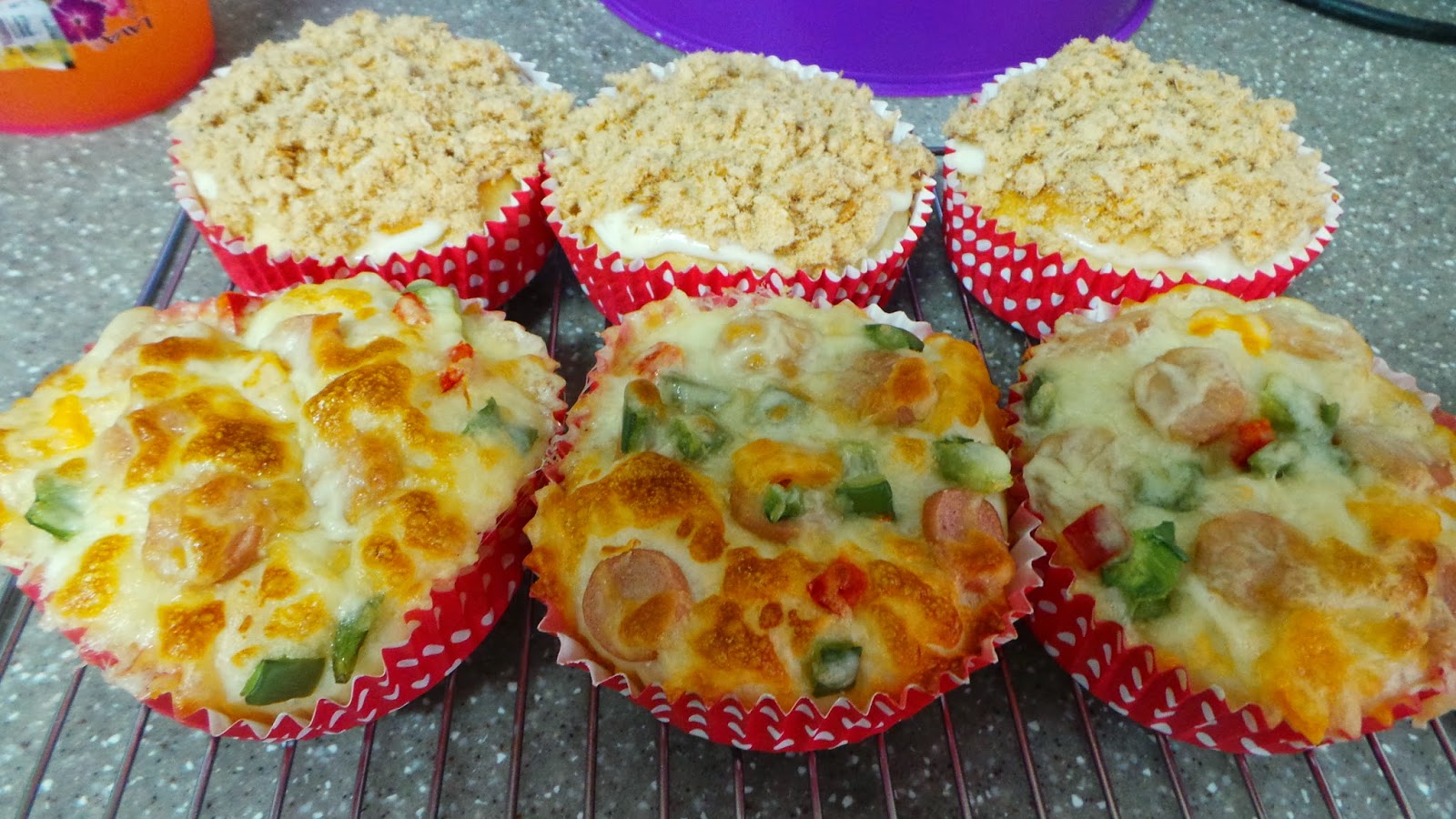 Alia umaira: Mini bun pizza dan chicken floss.