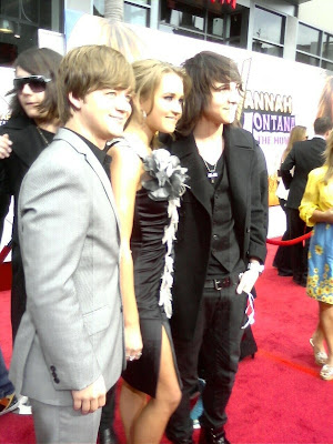 is emily osment dating mitchel musso. We wanna see more of Emily !!Images via Twitter via Mitchel Musso