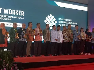 Indramayu Raih 2 Penghargaan Indonesian Migrant Worker Award 2018 Indramayu Raih 2 Penghargaan Indonesian Migrant Worker Award 2018