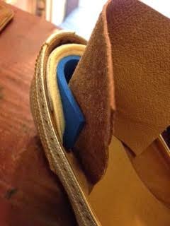 靴のかかとがパカパカしてしまう ゆるい かかとが浮く サイズ調整 The Shoe Of Life 靴 修理 スニーカー修理 スニーカークリーニング バッグ修理とクリーニング 靴のかかとがパカパカしてしまう ゆるい かかとが浮く サイズ調整 The Shoe Of Life 靴 修理 スニーカー修理 スニーカークリーニング バッグ修理とクリーニング