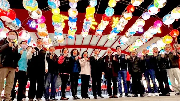 ▲彰化義安宮張燈結綵賀新年，展示期間一直至2月5日止，歡迎鄉親朋友踴躍前往觀賞。（記者林明佑翻攝）