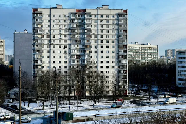 вид с Большого Ореховского холма, Шипиловский проезд, жилой дом 1984 года постройки