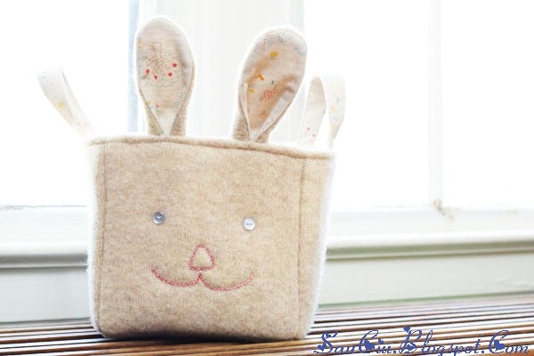 Tận dụng áo len cũ may túi thỏ đáng yêu