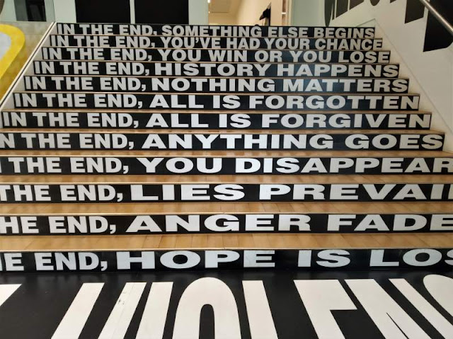 Installazione di Barbara Kruger