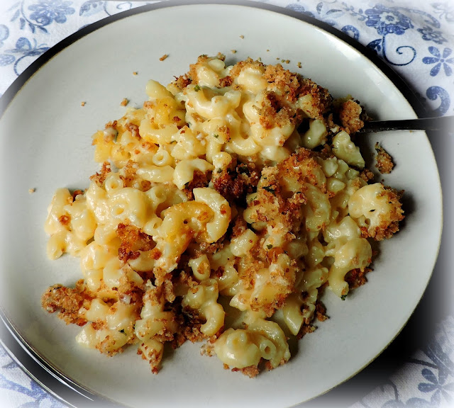 Baked Mac & Cheese with a Crispy Crumb Topping