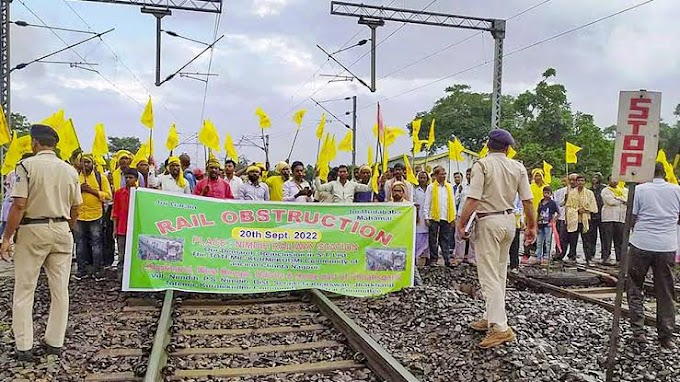  समाजिक संरचना एवं सांस्कृतिक दृष्टिकोण  से कुरमी-महतो आदिवासी नहीं। 