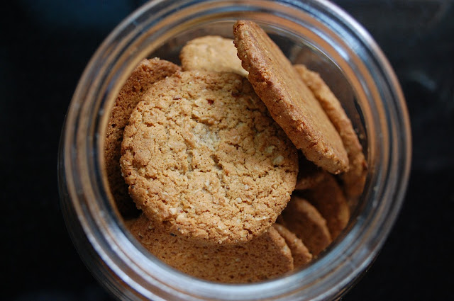 A glass cookie jar full of cookies