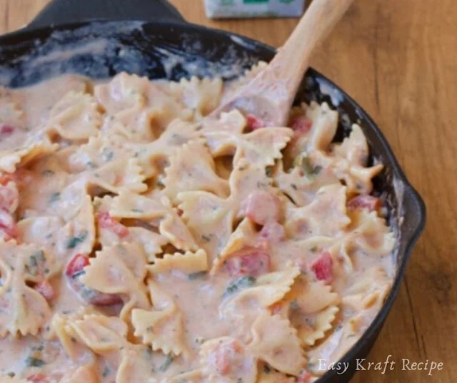 CREAMY SPINACH TOMATO PASTA