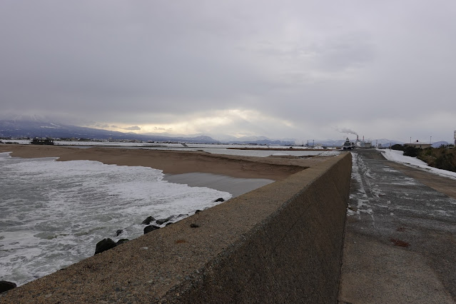 鳥取県米子市皆生新田 日野川岸辺からの眺望