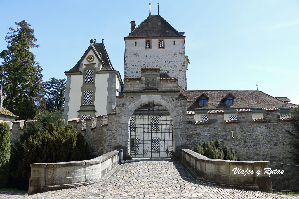 Puerta de entrada al  Castillo de Oberhofen - Suiza