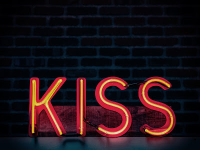 6 Signs He Is A Good Kisser