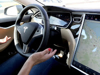 [Video] Fitur Autopilot, Pengemudi Tesla Ini Tertidur Sementara Mobil Berjalan Sendiri