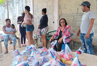  Gobernadora lleva raciones alimenticias a  Santa Elena