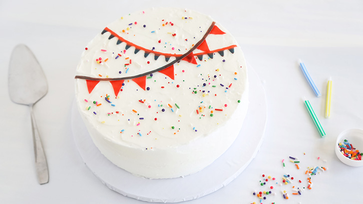 5 Easy Cake Decorating Ideas with Fruit Snacks | Sprinkle ...