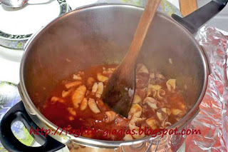 Καλαμαράκια κοκκινιστά μακαρονάδα - από «Τα φαγητά της γιαγιάς»