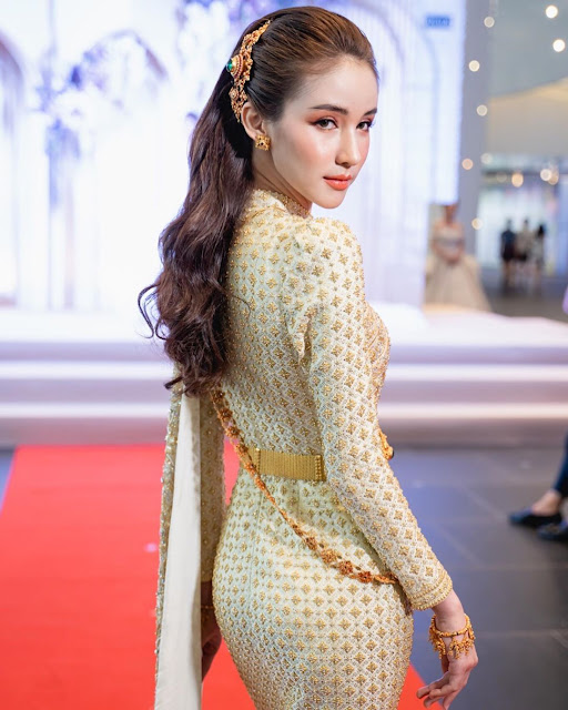 Yoshi Rinrada Thurapan – Most Beautiful Transgender in Thai Wedding Dress