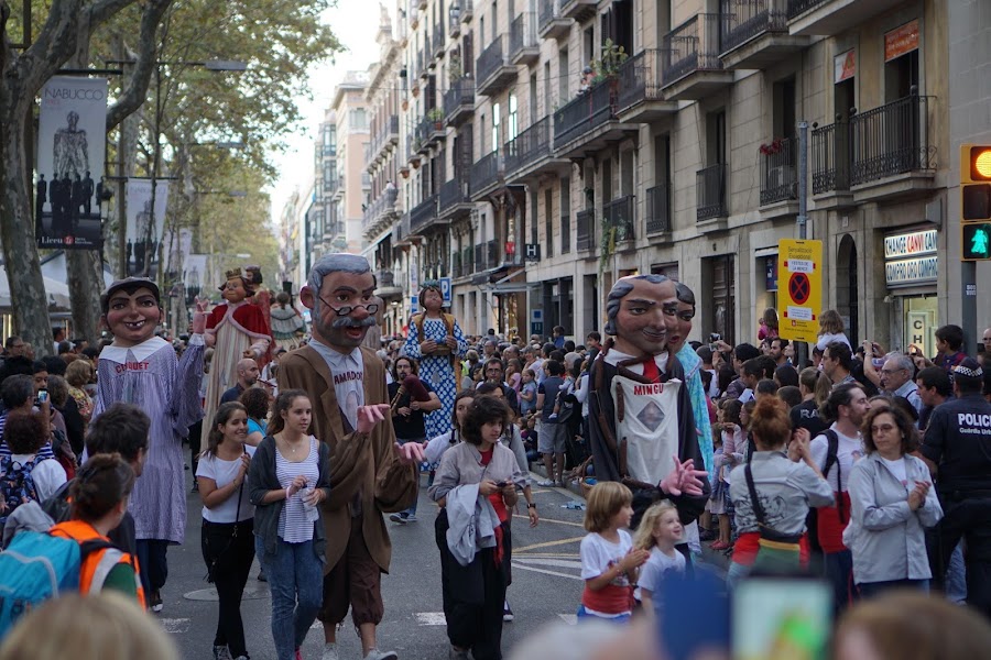 メルセ祭の大パレード（Cavalcade de la Mercè:La llum de la Mercè）