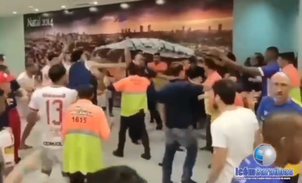 Jogadores de América e Confiança brigam na entrada do vestiário na Arena das Dunas no RN; veja vídeo
