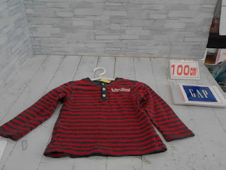 中古品　子供服　１００㎝　GAP　レッド×ブラック　ボーダー　長袖Tシャツ　２９８ 円