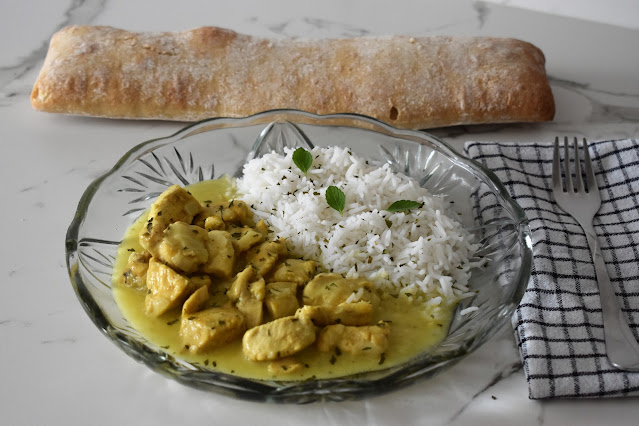 Pollo al curry con leche de coco y arroz basmati