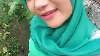 Abg Hijab Cantik Montok selfie di sawah 