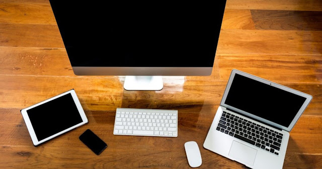 this is a picture showing Laptops vs Desktops: Choosing the Right Computer for Your Need