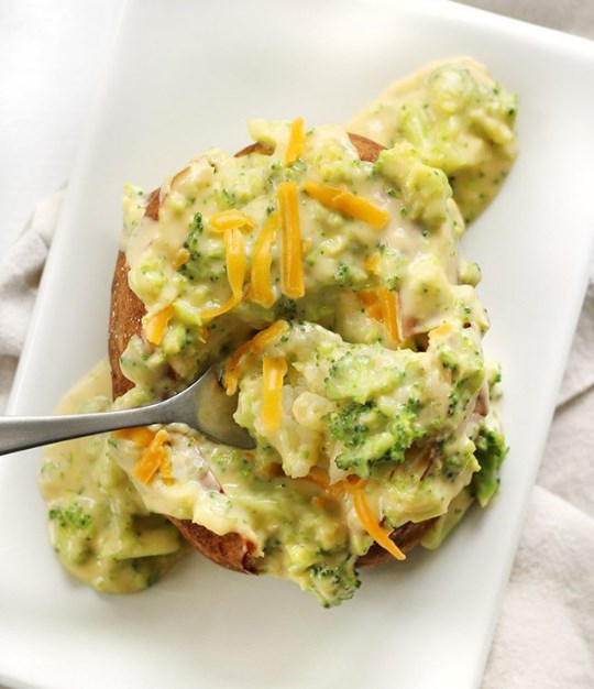 Broccoli Cheddar Baked Potatoes #broccoli #vegetarian