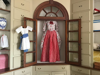 Colonial Williamsburg Woman's Dress, 18th Century 