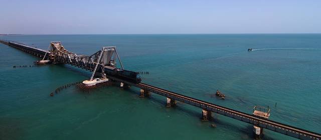 India's first sea bridge. It is the second longest sea bridge in India 