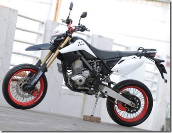 Modified Kawasaki KLX 150 White Supermoto Upside Down