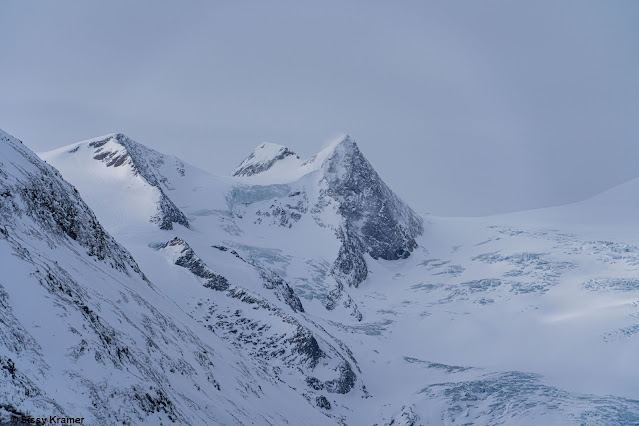 Rimane, sui ghiacciai, l'elevato pericolo di caduta nei crepacci. Gruppo del Venediger (Foto: 12.01.2023)