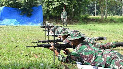 Asah Kemampuan dan Profesional Prajurit Korem 043/Gatam Latihan Menembak