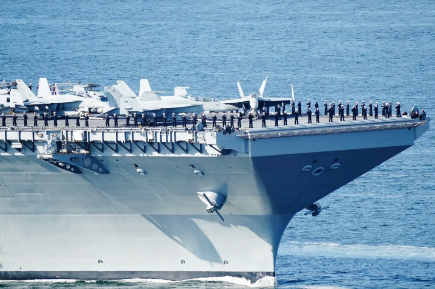 Porta-aviões norte-americano USS Gerald R. Ford | Terje Pedersen/AFP
