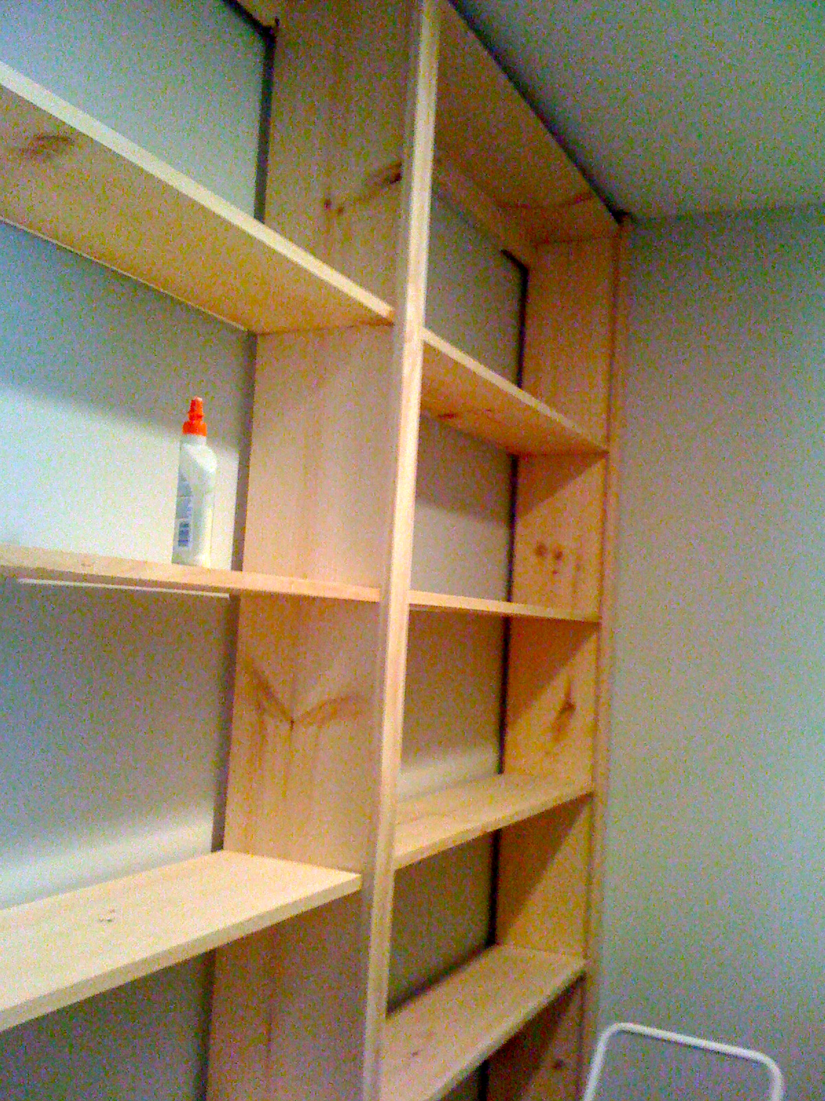Deux Maison: Inspired to build! DIY Built-in Bookcase!