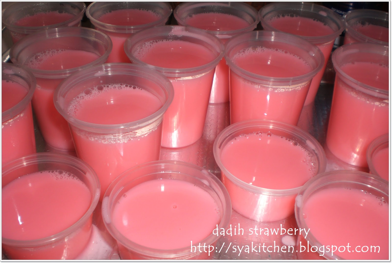 SEg@laNy@ diSiNi: JOM LAYAN TEKAK DENGAN DADIH STRAWBERRY