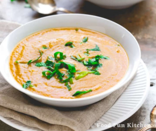 EASY THAI PUMPKIN CURRY SOUP