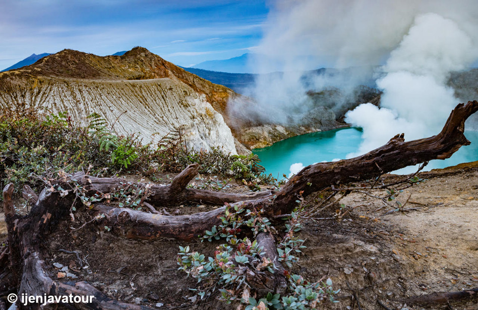 Mount of iIjen Crater @Ijen Java Tour