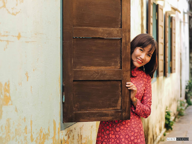 Ao Dai photography tour in Vietnam's yellow city: Take portrait photos with Japanese bridge, ancient houses, Hoai river in Hoi An