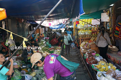 เที่ยวไทย - ตลาดร่มหุบ และร้านชุ้นพานิช จังหวัดสมุทรสงคราม (CR) Travel Thailand - Maeklong Railway Market (Talad Rom Hoop) and ChunPanit Noodle Shop, Samut Songkhram Province.